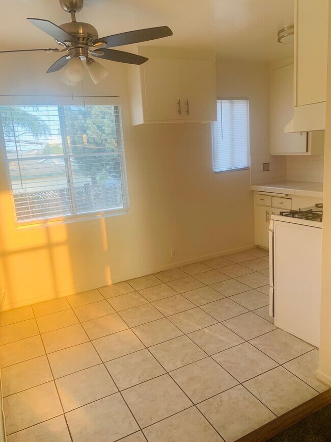 Primary Photo - Cheerful and Spacious 1 bd/1bth Upstairs Unit