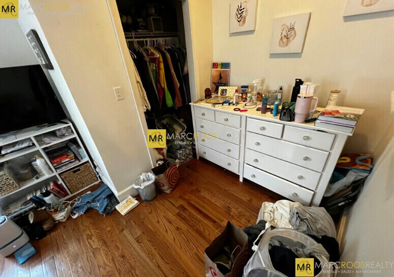 Building Photo - 205 Hillside St