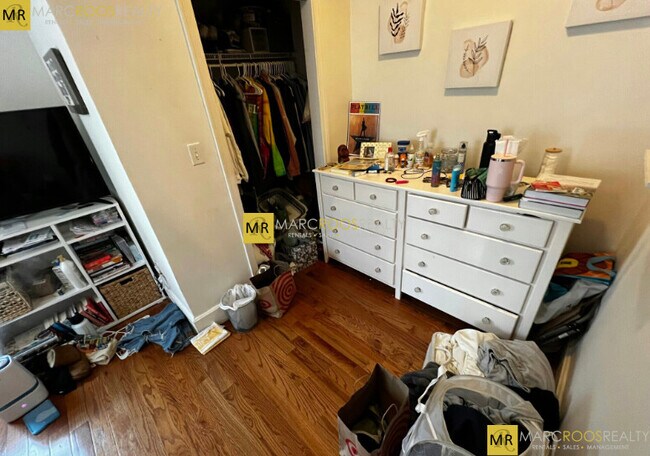 Building Photo - 205 Hillside St