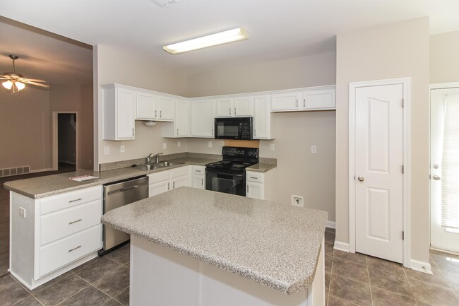 Building Photo - 8541 Shady Elm Dr