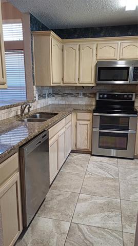 Building Photo - 3051 Renaissance Ct
