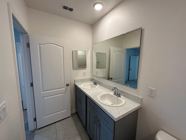 Building Photo - Brand new 3 bedroom 2 bathroom home in des...