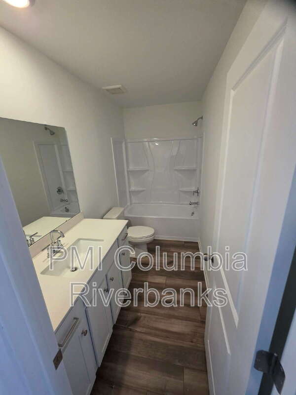 Building Photo - 559 Marcus Wy