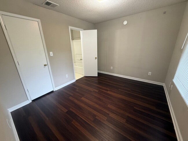Building Photo - 1500 Graduate Ln