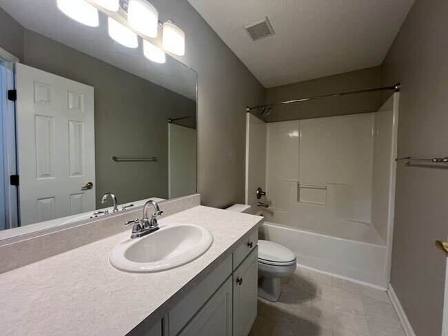 Building Photo - Beautifully Updated Kiln Creek Home with G...