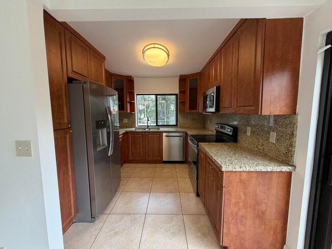 Building Photo - 2925 Azalea Dr