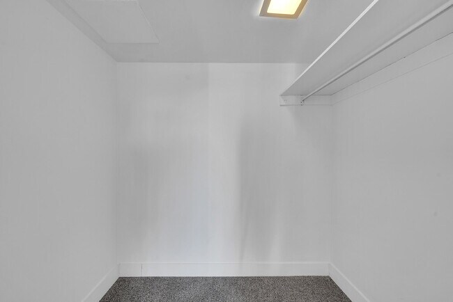 Building Photo - $1,950, 2-bed, 1-bath located in Denver wi...