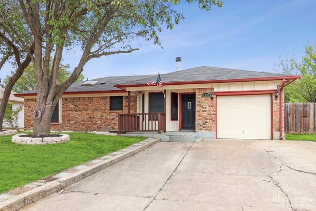Building Photo - 820 Vaughn Dr