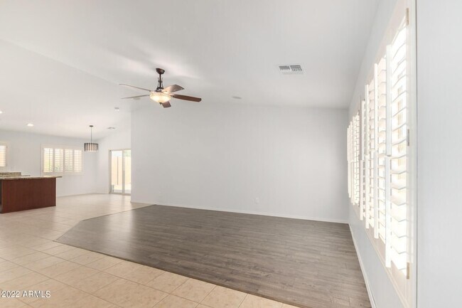 Building Photo - 2227 E Stacey Rd