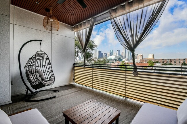 Primary Photo - 2412 Canal St