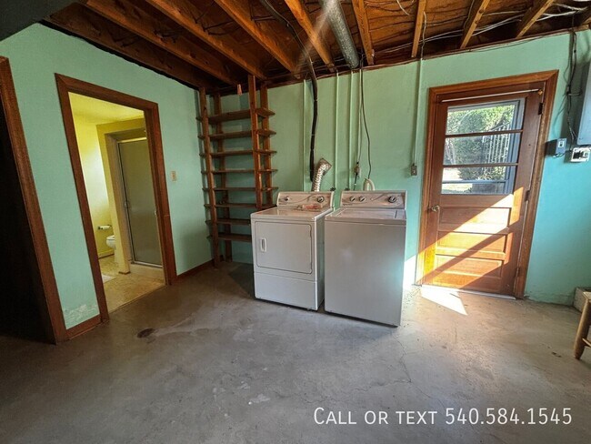 Building Photo - 1511 Narcissus St