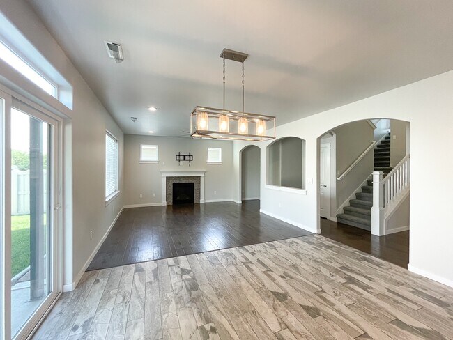 Building Photo - 11473 Baserri Dr