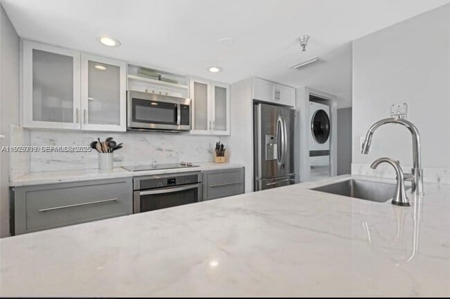 Building Photo - 2400 SW 3rd Ave