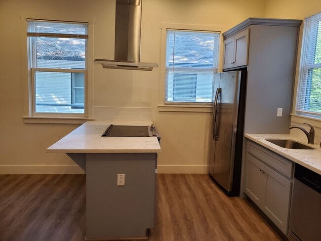 Building Photo - 2031 3rd St