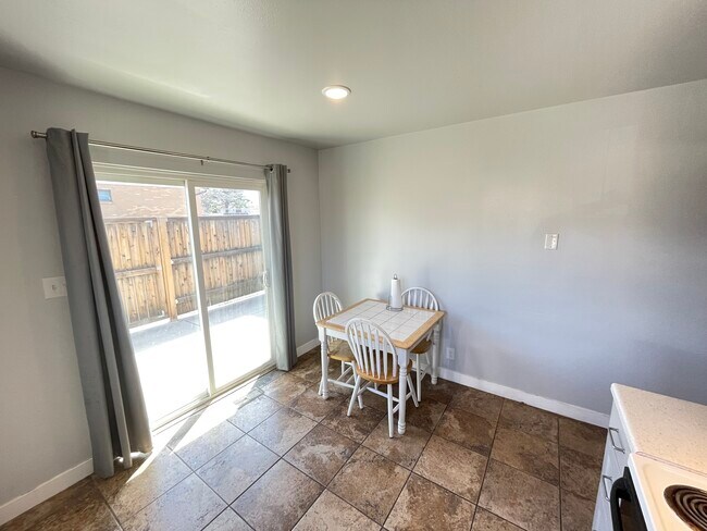 Building Photo - 333 W 170 N