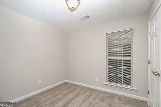 Building Photo - 1100 Overlook Dr