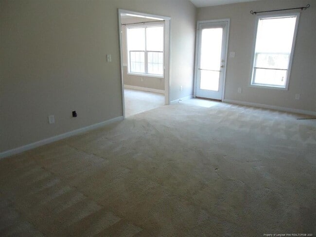 Building Photo - 3694 Pioneer Dr