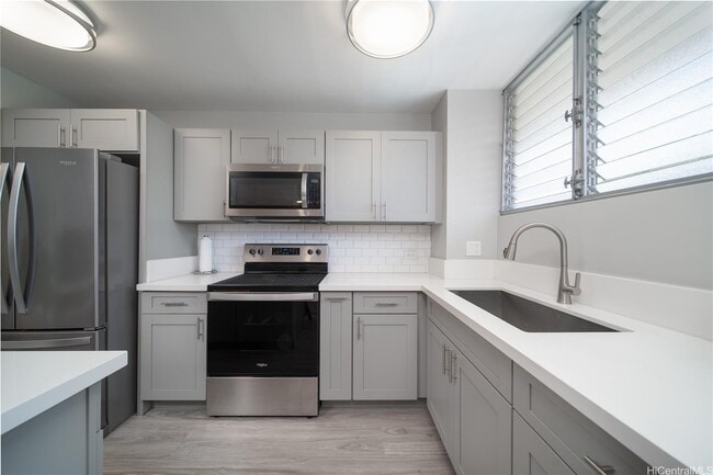 Building Photo - 1401 Lusitana St
