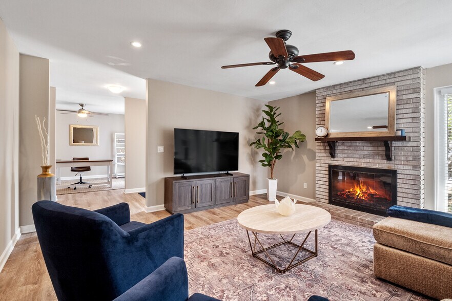 Building Photo - 1653 Pepperwood Dr