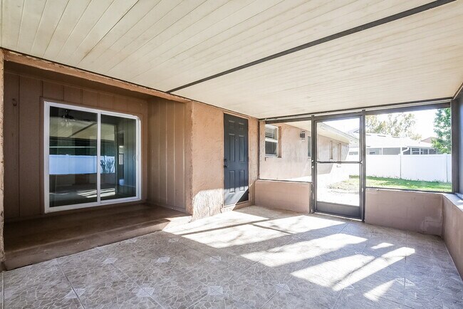 Building Photo - 208 12 League Cir