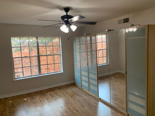 Building Photo - 2822 Briarhurst Dr