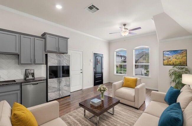 Building Photo - 4420 Mimic Dr