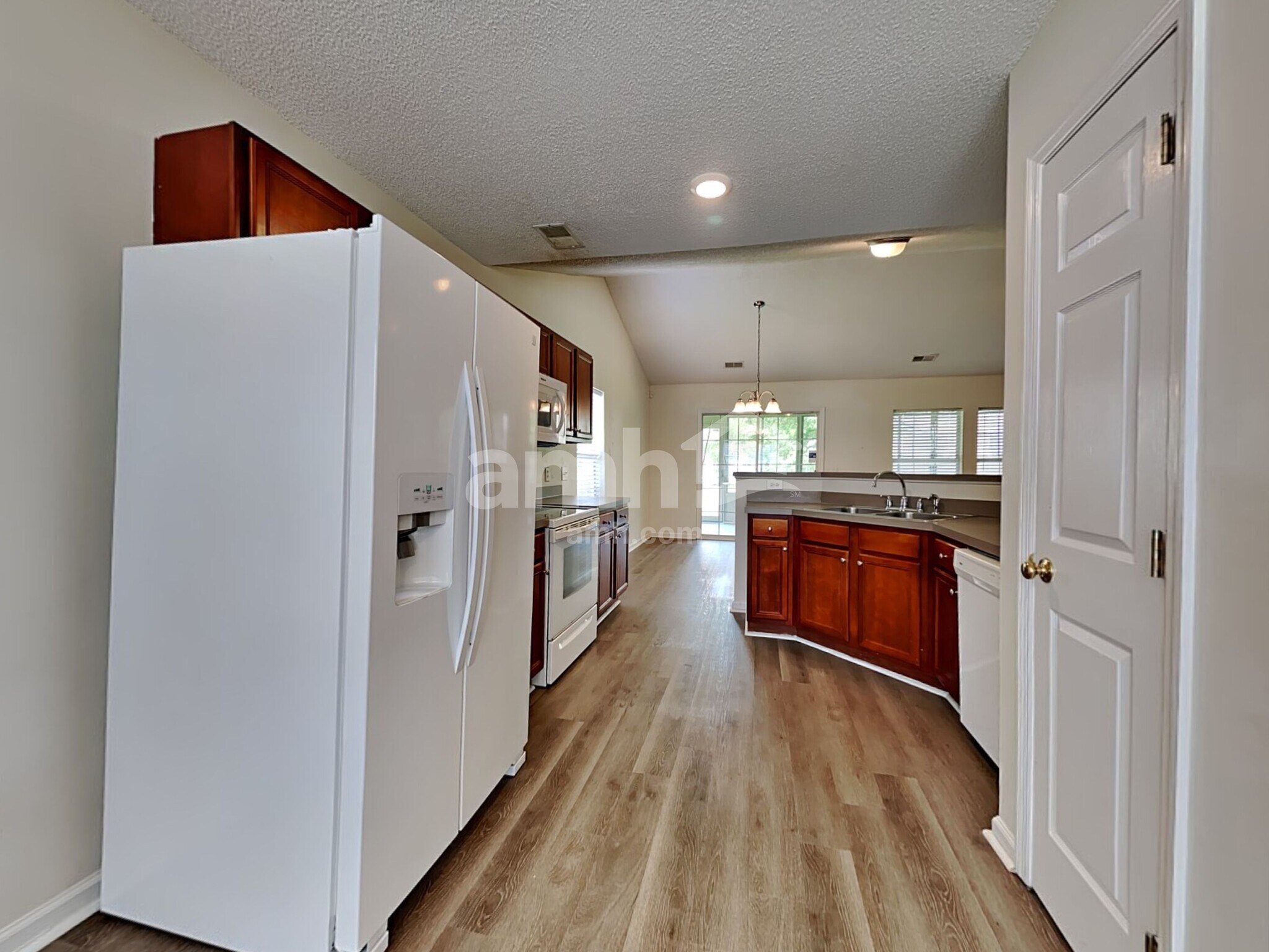 Building Photo - 530 Beverly Dr