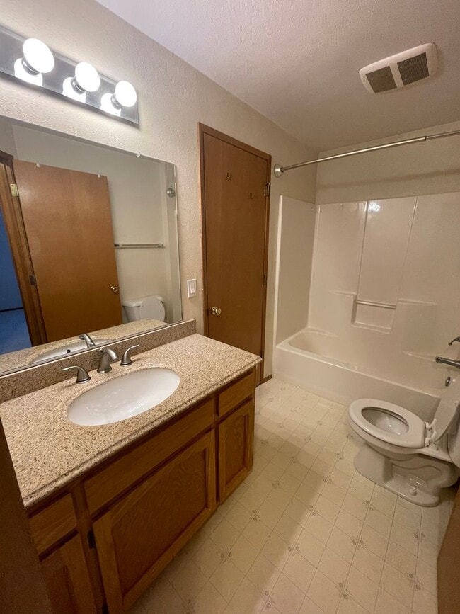 Building Photo - ***PENDING APPLICATION***Beautiful 3 Bedro...