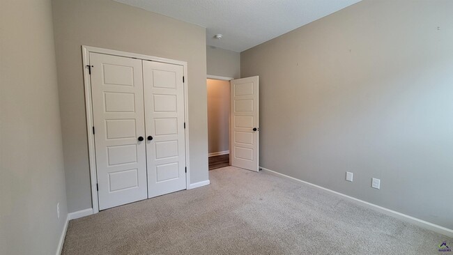 Building Photo - 106 Hay Bale Wy