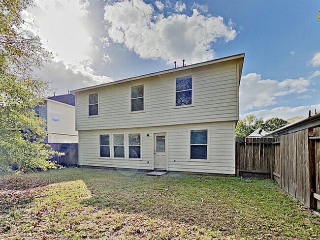 Building Photo - 16973 Scenic Knoll