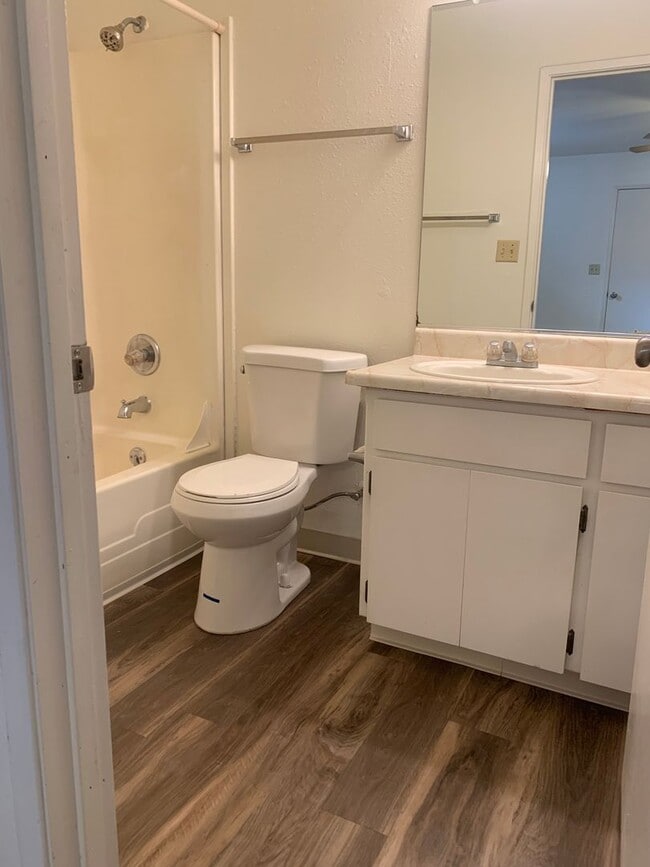 Building Photo - 1104 Elmer St