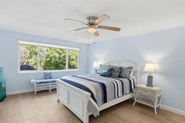 Building Photo - 573 Spanish Dr N