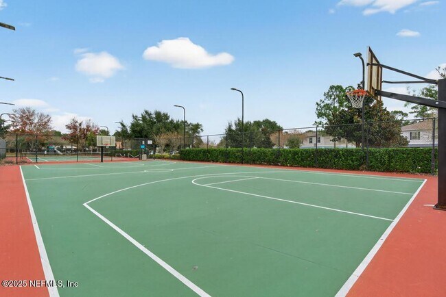 Building Photo - 411 Walnut Dr