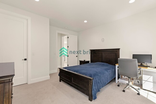 Building Photo - Luxury Meets Innovation | Stunning 5Bed, 5...