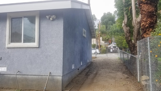 Building Photo - 812 N Main St