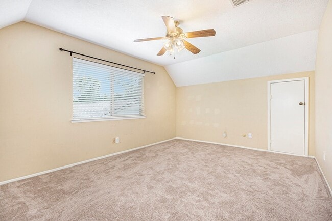 Building Photo - 302 Lochnell Dr