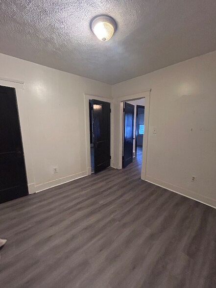 Building Photo - 14008 Savannah Ave