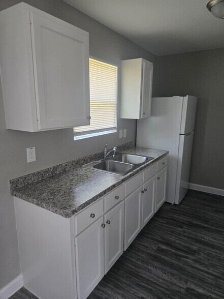 Building Photo - 1410 Colima St