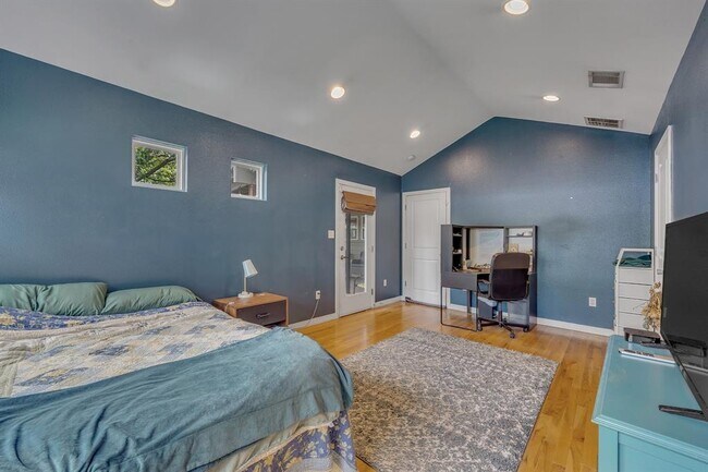 Building Photo - 5408 Avenue F