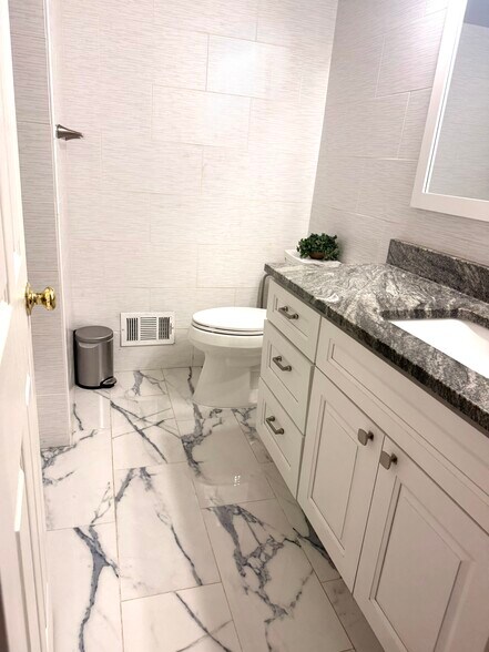 Building Photo - 24 Lee Ct