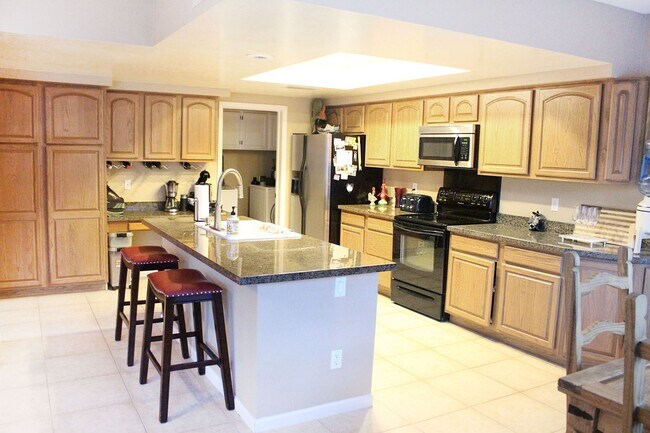 Building Photo - Mesa Gem with Pool for Rent!