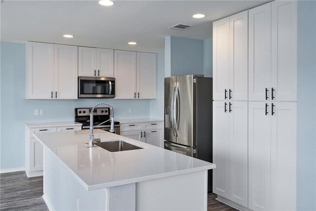 Building Photo - Beautifully remodeled gourmet kitchen with...