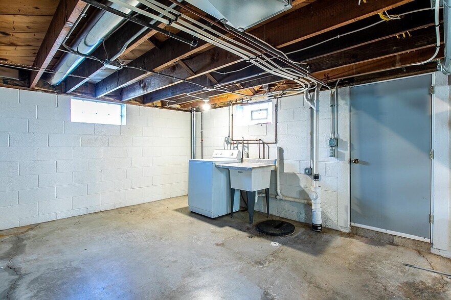 Building Photo - 1705 31st St