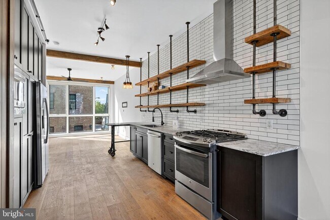 Building Photo - 774 Girard St NW