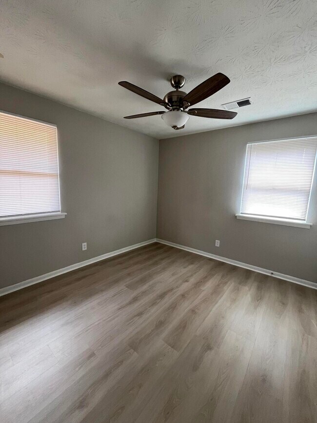 Building Photo - 2922 Panhandle Cir