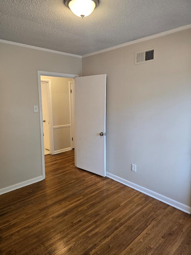 Building Photo - 4882 Amboy Rd