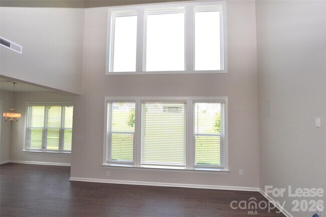 Building Photo - 1133 Overlake Dr