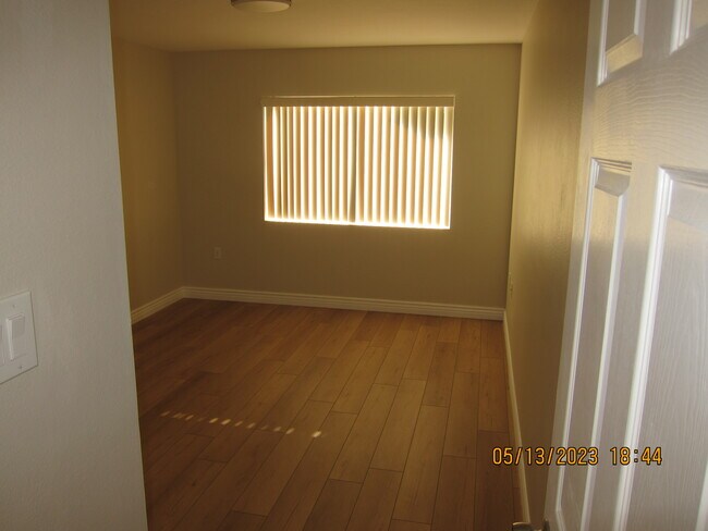 Building Photo - 3033 E Devonshire Ave