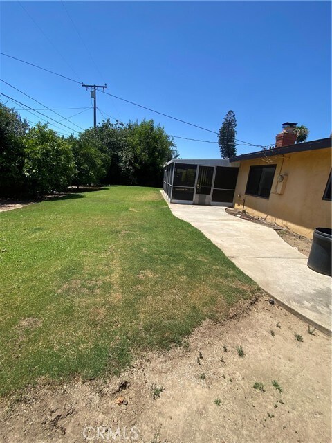 Building Photo - 700 E Orangewood Dr