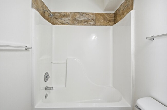 Building Photo - 2413 Northampton Dr